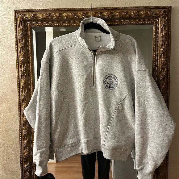 Sporty & Rich Tops - worn once - Sporty & Rich sweatshirt sz medium